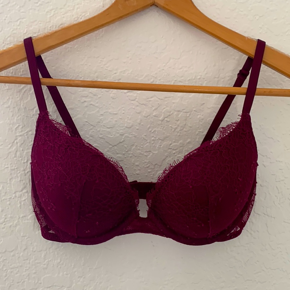 Victoria's Secret Push up Very Sexy Bra Sz 32D Lace Overlay Maroon